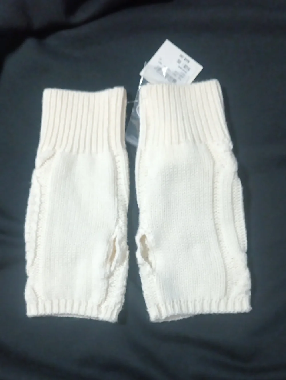Club Monaco Ivory Cable-Knit Fingerless Gloves
